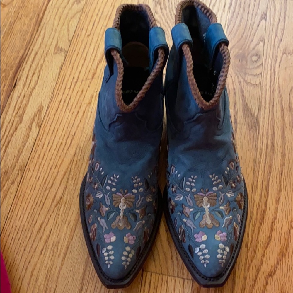 Handmade Western Style Embroidered Leather Ankle Boots